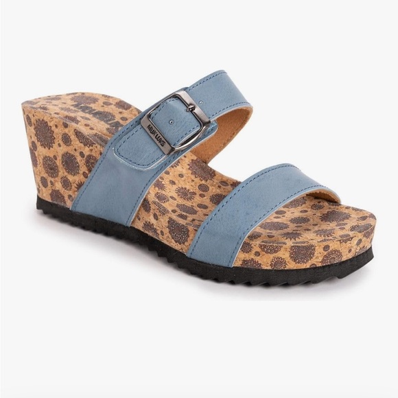 Muk Luks Shoes - NWT MUK LUKS Women's Winona Wedge Sandal  Blue size 11